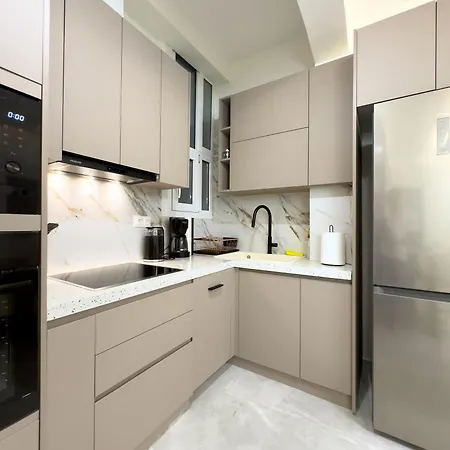 Beyond Hospitality-modern 3 Bedroom Apartment *