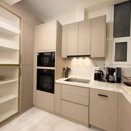 Beyond Hospitality-modern 3 Bedroom Apartment *