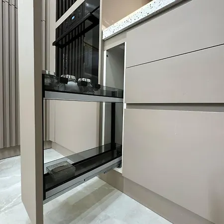 Beyond Hospitality-modern 3 Bedroom *